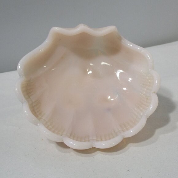 Adorable Vintage Pearl Pink Cambridge Glass Sea Shell Footed Soap Trinket Dish - Picture 9 of 9